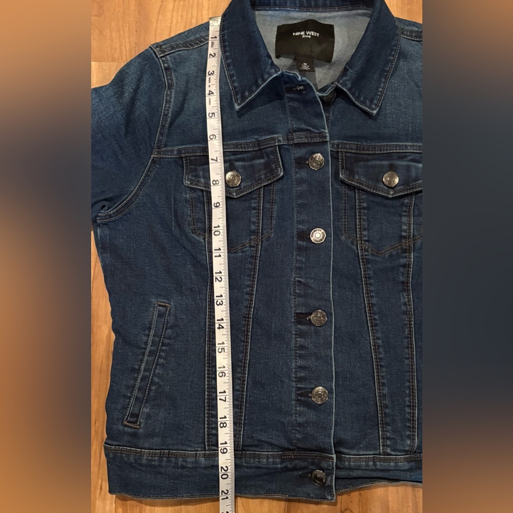 Like New, Nine West Dark Wash Fitted Jean Jacket, Breast Pockets, Size Junior M - Picture 8 of 8
